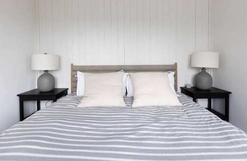 New Plymouth Apartment | Luxury Tiny Home w/Hot Tub - Hocking Hills
