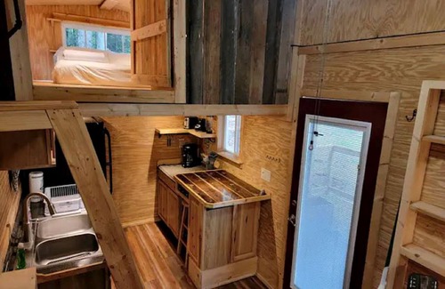 Suches House | Luxury Tiny Home with Hot Tub in Suches - Perfect for Intimate Getaways in Georgia