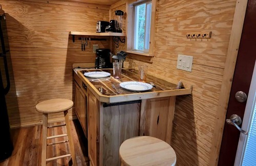 Suches House | Luxury Tiny Home with Hot Tub in Suches - Perfect for Intimate Getaways in Georgia