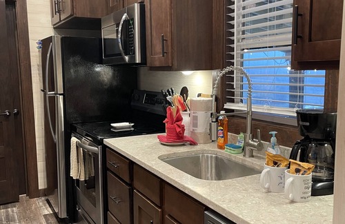 Gatlinburg - Pigeon Forge Cabin | LUXURY Tiny Homes-BEST VIEWS OF THE SMOKIES- Hot Tubs, Fire pits, Privacy