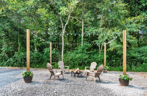 Guntersville Apartment | Luxury Tiny House Mins to Lake, Downtown Guntersville Boat Parking