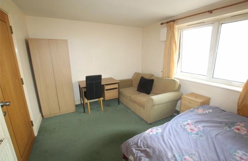 Gascoigne Apartment | Luxury Top Quality bedroom in london