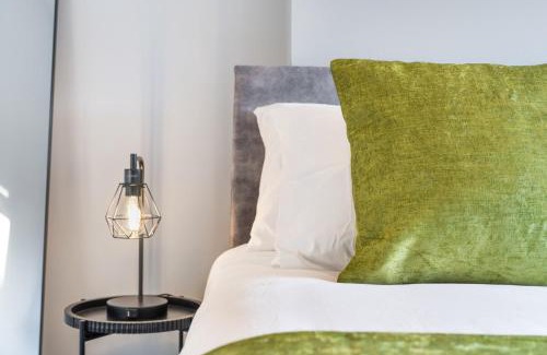 Northumberland Park Apartment | Luxury Tottenham Stadium Retreat - 2 minute walk to stadium