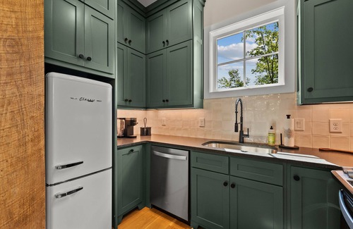 Dahlonega Apartment | Luxury Tower Cabin/Near Wineries/Hiking/Amazing Long-Range Views