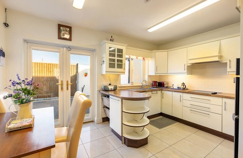 Dungarvan House | Luxury Town Retreat & Courtyard - located in the centre of Dungarvan