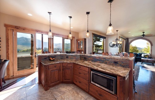 Purgatory House | Luxury Townhome - Huge Deck with Amazing Views - Hot Tub - Steps to Lifts
