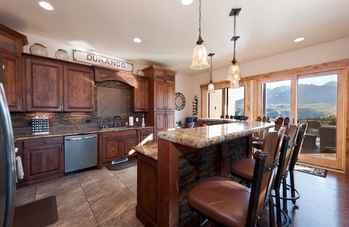 Purgatory House | Luxury Townhome - Huge Deck with Amazing Views - Hot Tub - Steps to Lifts