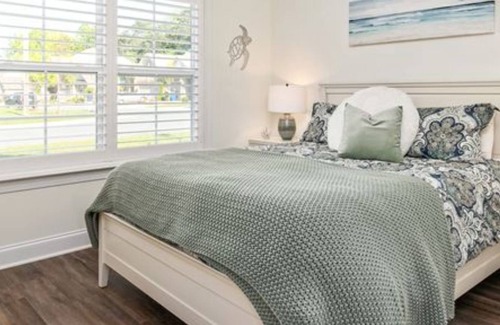 Gibsonville House | Luxury Townhome Near Everything! 2 miles to Elon University