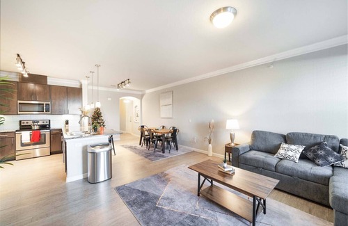 McNeil Apartment | Luxury Townhome + Pool | North Austin | Evonify 1460
