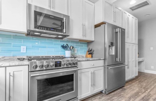Northeast Virginia Beach House | Luxury Townhome 1 BLOCK from Beach, on Boardwalk