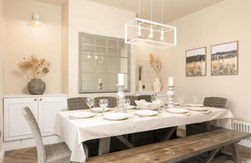 Grangetown House | Luxury Townhouse in Cardiff City Centre, 5 bedrooms, up to 12 guests
