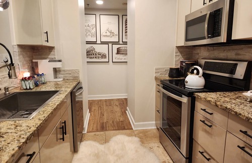 Colonial Homes Condo | Luxury Travel The World Experience! - Brand NEW Buckhead Condo In Atlanta