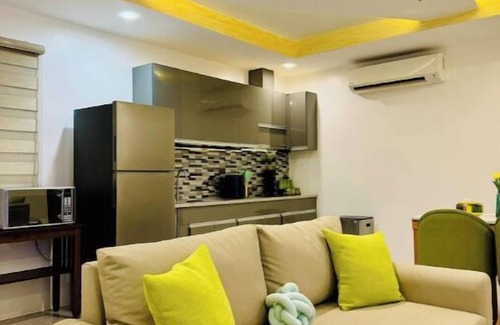 Angeles City Apartment | Luxury Tropical 1BRnn