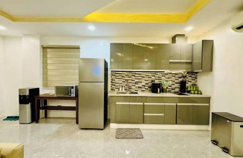 Angeles City Apartment | Luxury Tropical 1BRnn