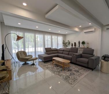 Sungai Penchala Villa | Luxury Tropical Bungalow in Damansara Golden Core