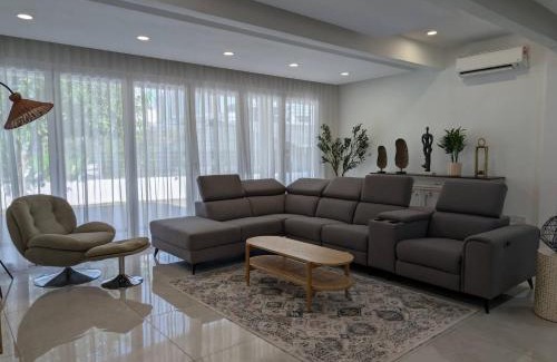 Sungai Penchala House | Luxury Tropical Bungalow in Damansara Golden Core