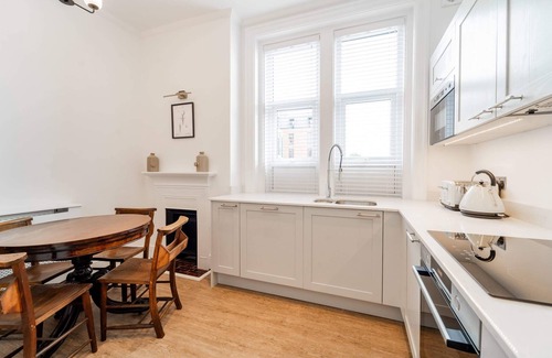 Hoylake Apartment | Luxury Two Bed Apartment in the Heart of Hoylake