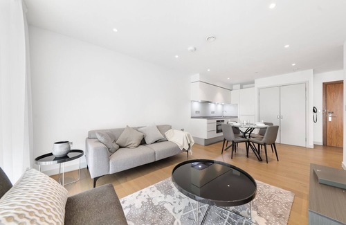Stratford Apartment | LUXURY TWO BED APARTMENT IN STRATFORD VILLAGE, NEAR WESTFIELD , STRATFORD INTL