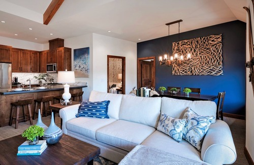 South Lake Tahoe Condo | Luxury Two Bedroom Residence Steps From Heavenly Village Book 7 Nights for 10% Off by RedAwning