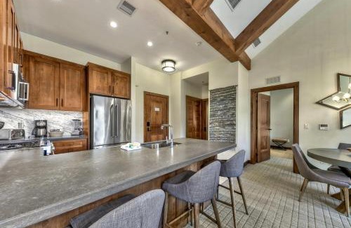 Lakeside Park Apartment | Luxury Two Bedroom Residence steps from Heavenly Village condo