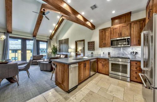 Lakeside Park Apartment | Luxury Two Bedroom Residence steps from Heavenly Village condo