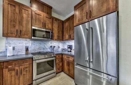 Lakeside Park Apartment | Luxury Two Bedroom Residence steps from Heavenly Village condo