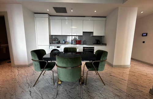 Zeytinburnu Condo | Luxury two bedroom apartment with three bathrooms high floor Istanbul Queen Towe
