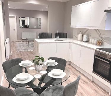 Palmers Green Apartment | Luxury two bedroom garden flat
