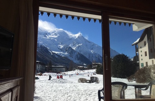 Chamonix City Centre Apartment | Luxury two-room apartment, Facing the ski slopes, Village center, Garage, WIFI