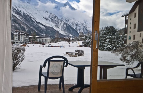 Chamonix City Centre Apartment | Luxury two-room apartment, Facing the ski slopes, Village center, Garage, WIFI