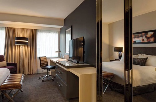 Near North Side Hotel | Luxury Unit with Rooftop Lounge & Spectacular City Views