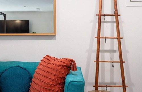 Ladera Heights Apartment | Luxury Studio 15 Mins to Beaches & LAX
