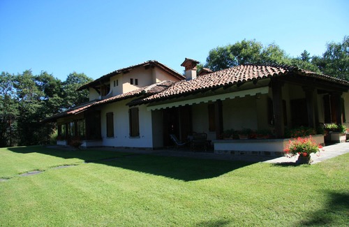 Oltrona di San Mamette Villa | Luxury Villa With large Eco-Pool And Magnificent Views of the Alps