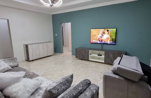 East Legon House | Luxury Vacation Home Private & Quintessential 2.4 mile to Accra center