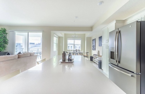 Kissimmee Condo | Luxury Vacation 2BR/2BA Condo Near Theme Parks and Shopping – Immaculately Clean