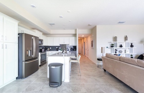 Kissimmee Condo | Luxury Vacation 2BR/2BA Condo Near Theme Parks and Shopping – Immaculately Clean
