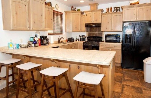 Kanab House | Luxury Vacation Home in Southern Utah with Pool and Hot Tub. Near Zion and Bryce
