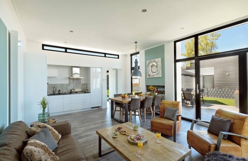 Hulshorst Ski Chalet | Luxury vacation home sea view Maximal Plus directly on Lake Veluwe