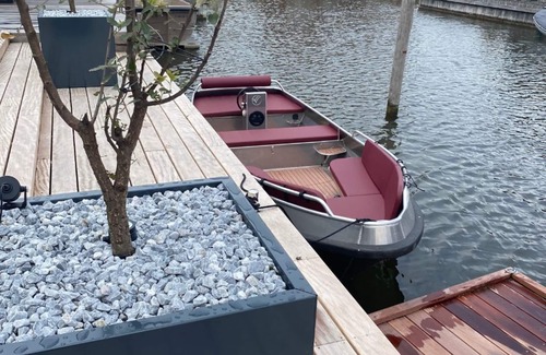 Stavoren Villa | Luxury vacation home including boat and heated veranda in Stavoren