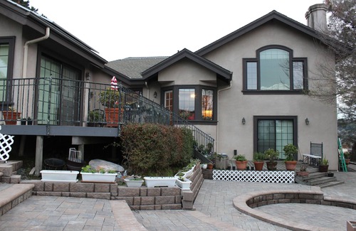Pinole House | Luxury Vacation Home with a Gorgeous Bay View