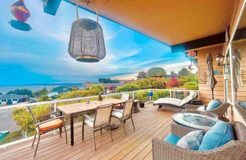 Federal Way House | Luxury Vacation House with Breathtaking Soundview