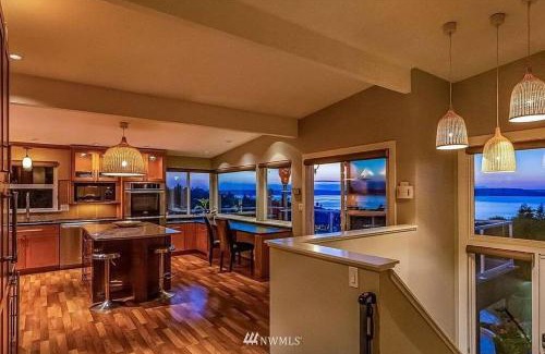 Federal Way House | Luxury Vacation House with Breathtaking Soundview