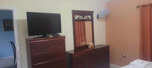Spanish Town House | Luxury Vacation Villa St Catherine