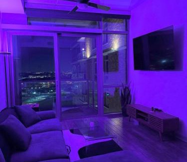 Uptown Apartment | Luxury Victory Park VYBE!
