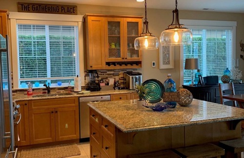 Quincy House | Luxury View Home on the Columbia River, Golf, Wineries & Gorge Amphitheater