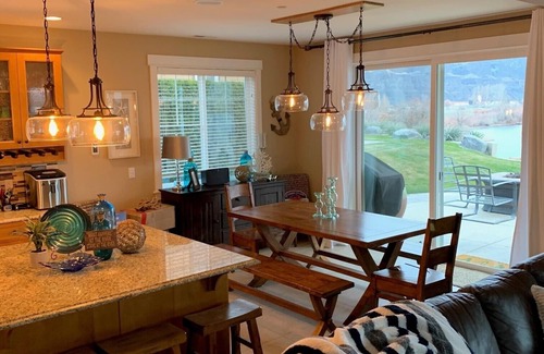 Quincy House | Luxury View Home on the Columbia River, Golf, Wineries & Gorge Amphitheater