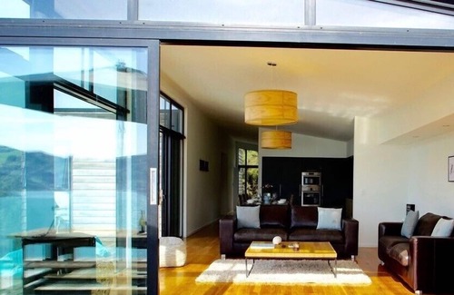 Akaroa House | LUXURY VIEWS - AKAROA HOLIDAY HOUSE, family friendly in Akaroa