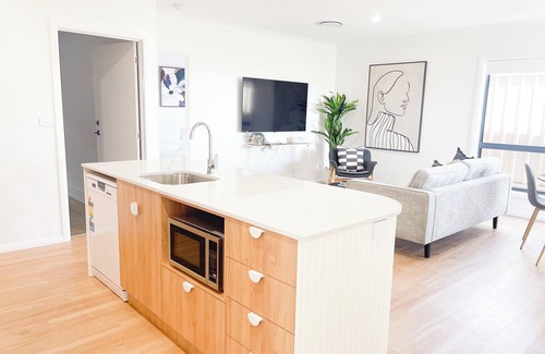 Gobbagombalin Apartment | Luxury Villa 2 - Modern Retreat