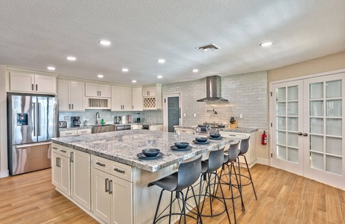 Enterprise Villa | Luxury Villa 3 Masters 6 B.rooms 4 Bath nBig pool RV parking on 0.5 Acre of fun!