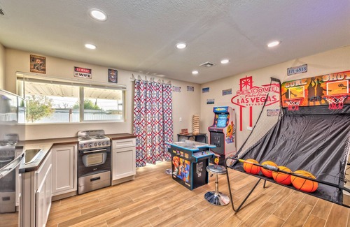 Enterprise Villa | Luxury Villa 3 Masters 6 B.rooms 4 Bath nBig pool RV parking on 0.5 Acre of fun!
